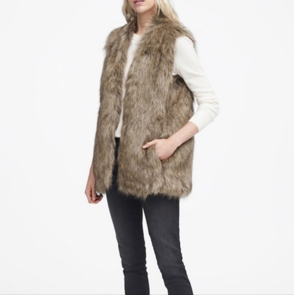 Banana Republic Faux Fur Vest XS petite
